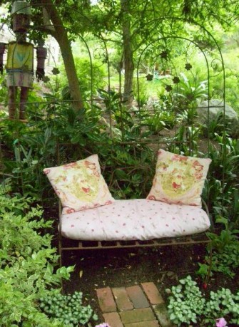 Enjoy a Clutter Free Garden