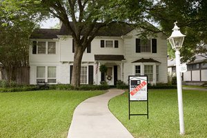 house-for-sale-sign-yard-getty_bf53534c10d0de320b717e1815d849ed_3x2_jpg_300x200_q85