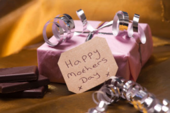 mothers-day-online-gift-guide-lead